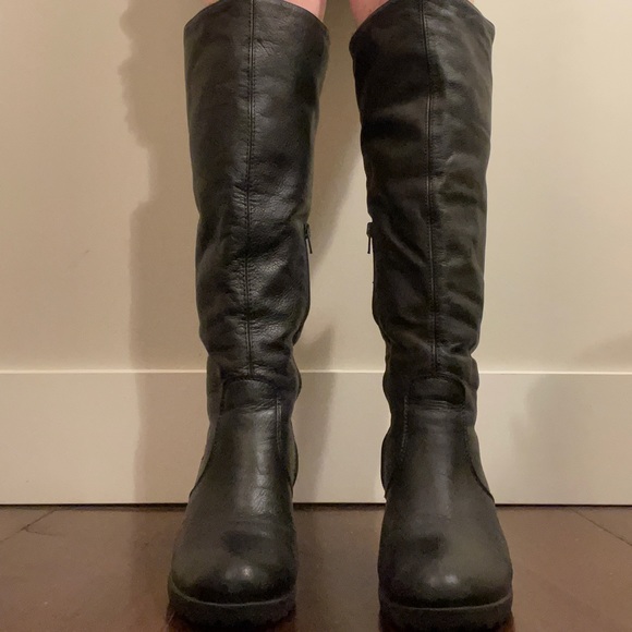 black leather boots with fur - Picture 2 of 8